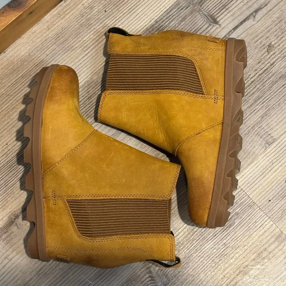 Sorel Joan of Arctic Wedge II Chelsea Boot in Camel - size 7